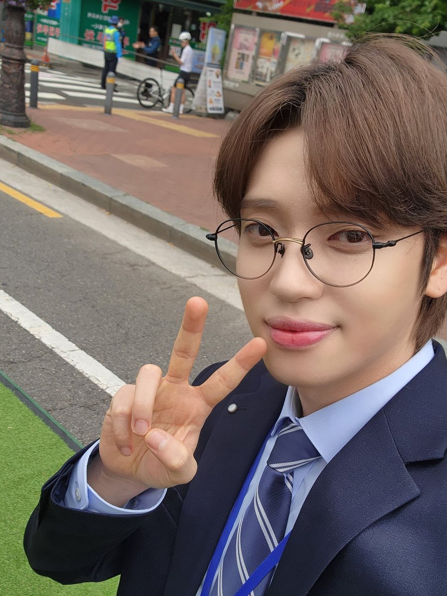 [📸] 니엘 <놀러와 대학로 차 없는 거리>

좀 이따 7시에 만나서 놀자구!!!
와 줘서 고마워!!
얼른 맛있는 밥 먹고 쉬다가 와 ㅎ

#니엘 #NIEL