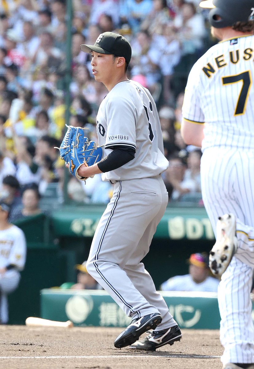 【一軍】
#巨人🆚#阪神（#阪神甲子園球場） 
（二回）巨 0-0 神

先発の #赤星優志 投手
一死二塁から適時二塁打を許し1失点

試合は #GIANTS_TV で生配信‼➡bit.ly/3rbTfxL

#新風 #giants_90th #ジャイアンツ #giants #東京 #tokyo #野球 #プロ野球