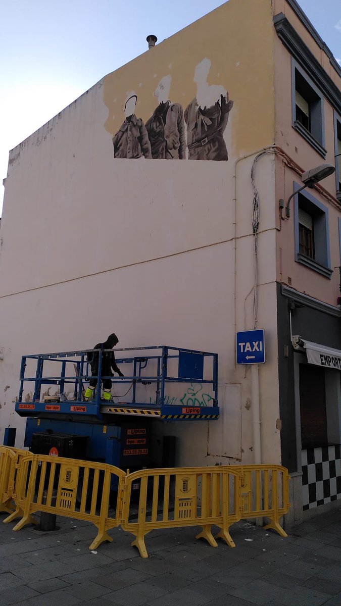 Comença - Mostra del mural d’en Roc Blackblock - 19h Dissabte 1 de juny. Davant de l’estació de tren de Malgrat. Festa Solidarity Park. L’artista urbà, @rocblackblock, ens explicarà el significat de la seva última obra inspirada en l’enfonsament de la Ciutat de BCN. #SPfest24