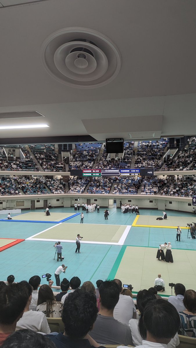 The 61st All Japan Aikido Demonstration Tournament
Every time I think about it, I wish the electric board and the tatami mats would be in the same color place.
#aikido