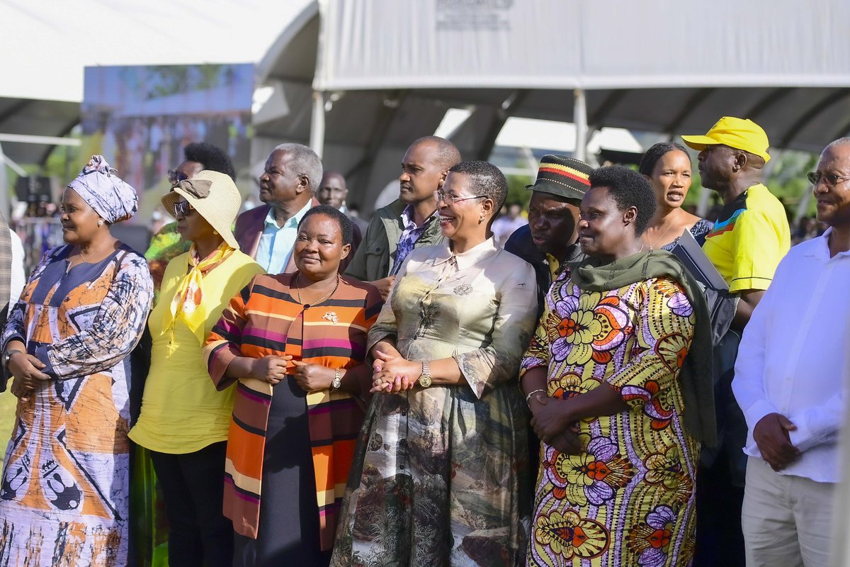 Yesterday, Maama Janet and I hosted the leadership of the three arms of government and the cabinet at the Kisozi farm to reaffirm the NRM’s wealth creation strategy. The leaders visited a few farmers in my neighborhood to witness the success of the pilot study in the nine