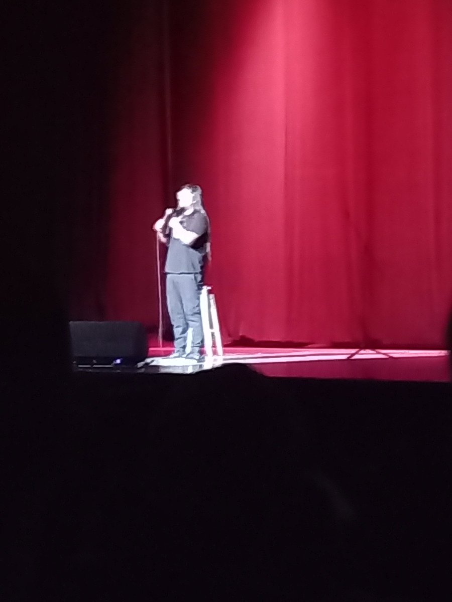 anuarcititito's tweet photo. @ballartaexiste showsazo del master Carlos Ballarta, reí todo lo que no sabia que aún podía reír. Me queda a deber mi foto del final que tanto ansío y mi merch oficial. Un gustazo disfrutar en vivo está experiencia. Muchas gracias. https://t.co/RL7RWDMCUz
