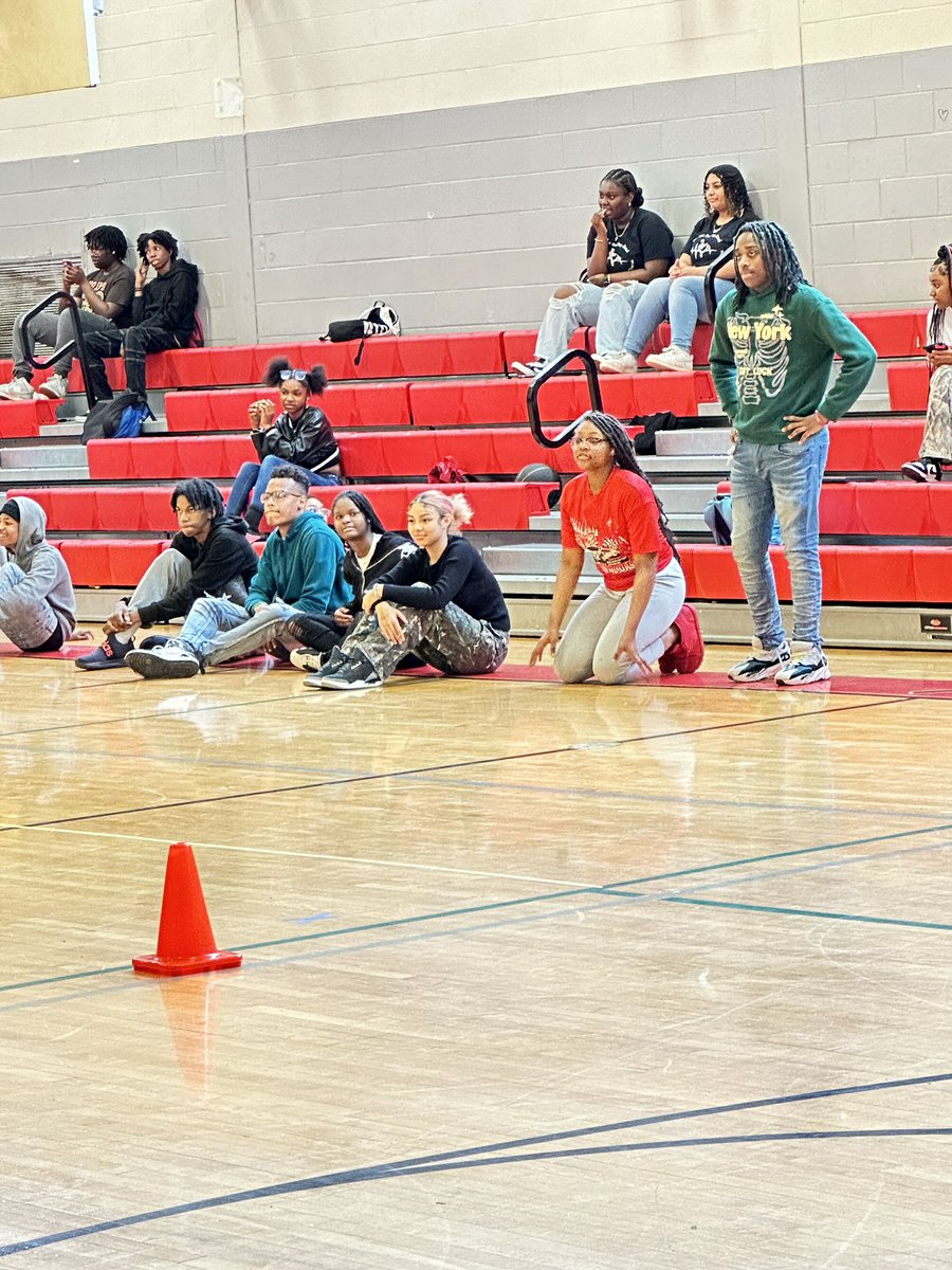 What a fun way to end the week to relieve some tension and stress from a grueling week of testing in Ms. Tabb’s gym class . #WeAreHCS @HCS_TitleI