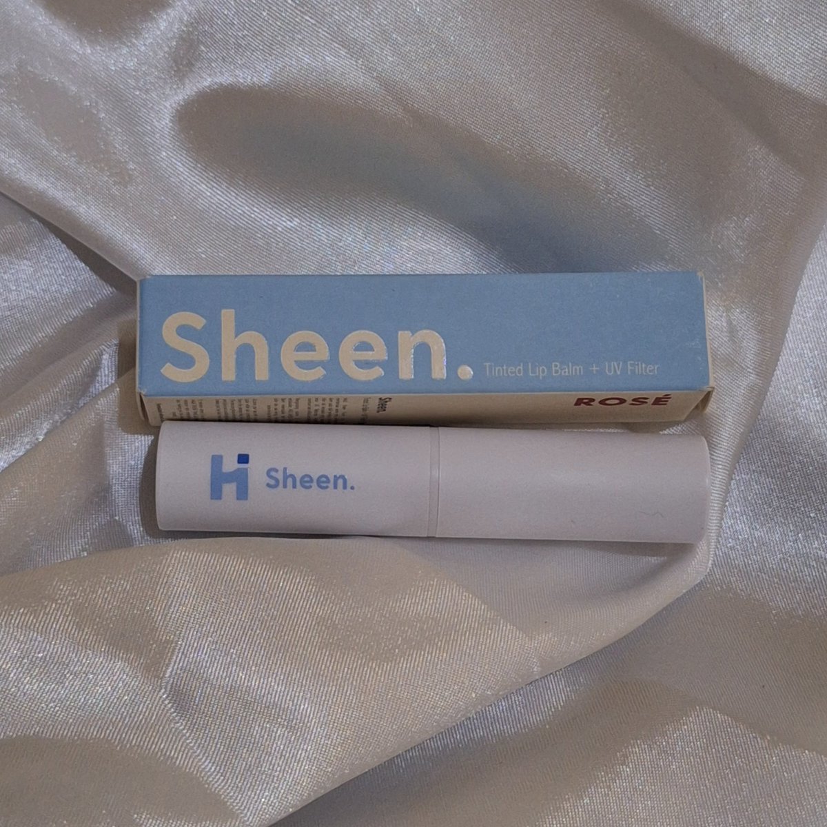 malaeveeci's tweet image. the shade is so pretty omgg &amp;lt;3

tinted lip balm pigmented, feels so smooth and hydrating.