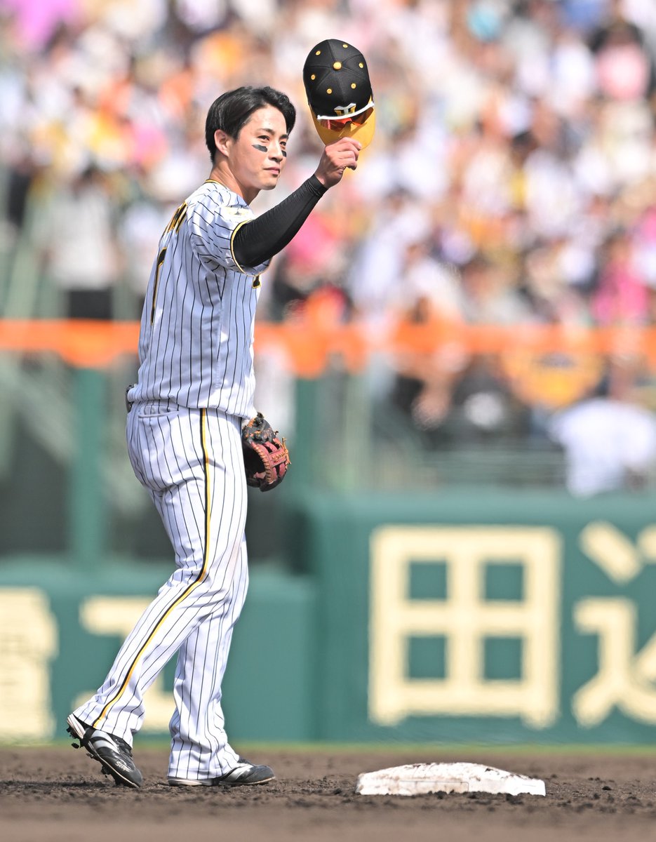 sanspo_tigers's tweet photo. ＃木浪聖也 選手、先制打！！（撮影・根本成）
「打ったのはストレート。梅野さんが1球で決めて形を作ってくれたので、いい流れで打つことができました。昨日、1点も取れていなかったし相手より先に点を取ることができてよかったです」
＃阪神タイガース　
＃サンスポ https://t.co/JBEcO4iAea
