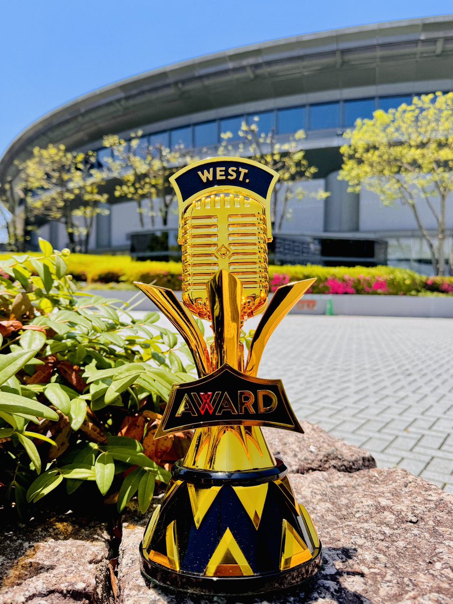 🏆WEST. 10th Anniversary LIVE TOUR AWARD🏆 ／ #WESTꓸ 10周年アリーナツアー in 広島グリーンアリーナ⛩️🌈 ＼ 絶好のライブ日和☀️ 水分補給をしっかりして 2日間盛り上がっていきましょう!!!!!!! #WESTꓸ_AWARD 🏆 #君と出逢えて世界一の超幸せ者 #一生がHAPPY_AWARD\( ˆxˆ )/ #AWARD_TOUR