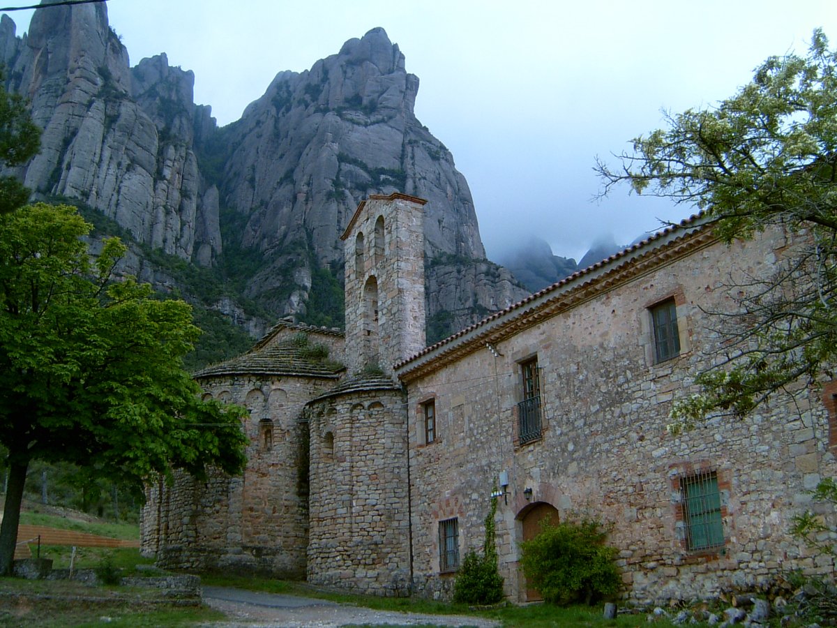 Bon dia amb el #patrimonideldia! De #taldiacomavui de l'any 945 data l'acta de fundació del monestir de Santa Cecília de Montserrat a #Marganell, que va ser concedida pel bisbe Jordi de Vic: patrimonicultural.diba.cat/element/santa-… @ajmarganell @CulturaDIBA