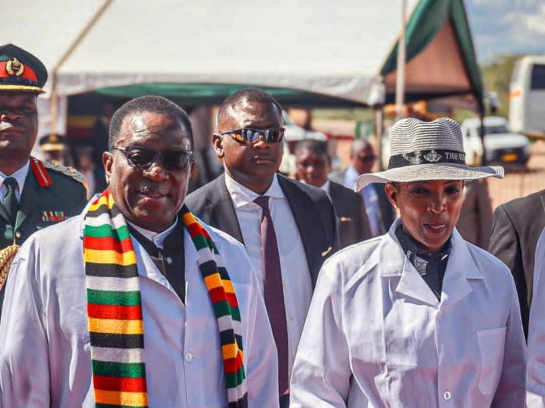 I've found a nice picture to share,the President is always shining,the man is an ángel of hope and restoration,kudos my President makachibata kuti dzviiii.