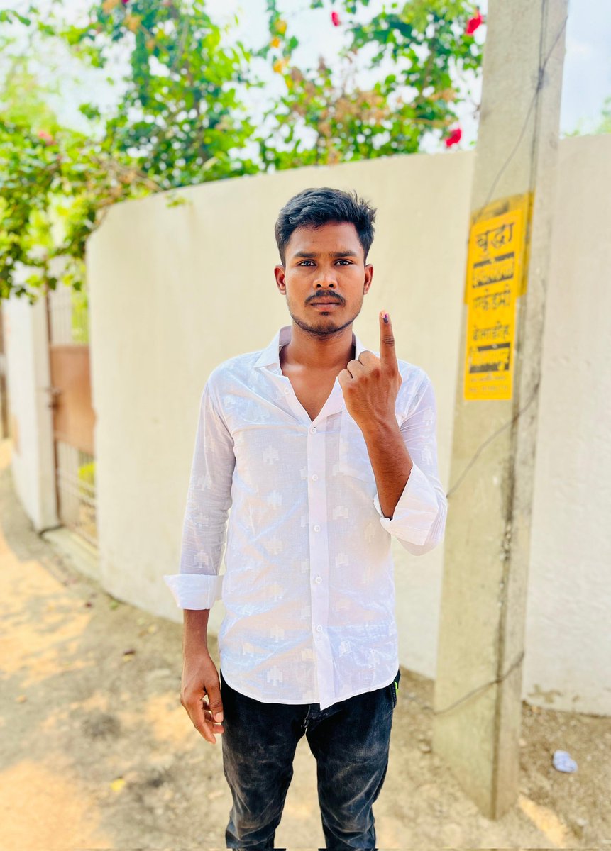 Rakesh_kumar_99's tweet photo. देश की उन्नति के लिए मैंने तो अपना वोट डाल दिया , आप भी अपने घरों से निकलिए और लोकतंत्र के इस महापर्व में अपनी भागीदारी सुनिश्चित करें @RahulGandhi @yadavakhilesh https://t.co/OSKj6PtZQ5