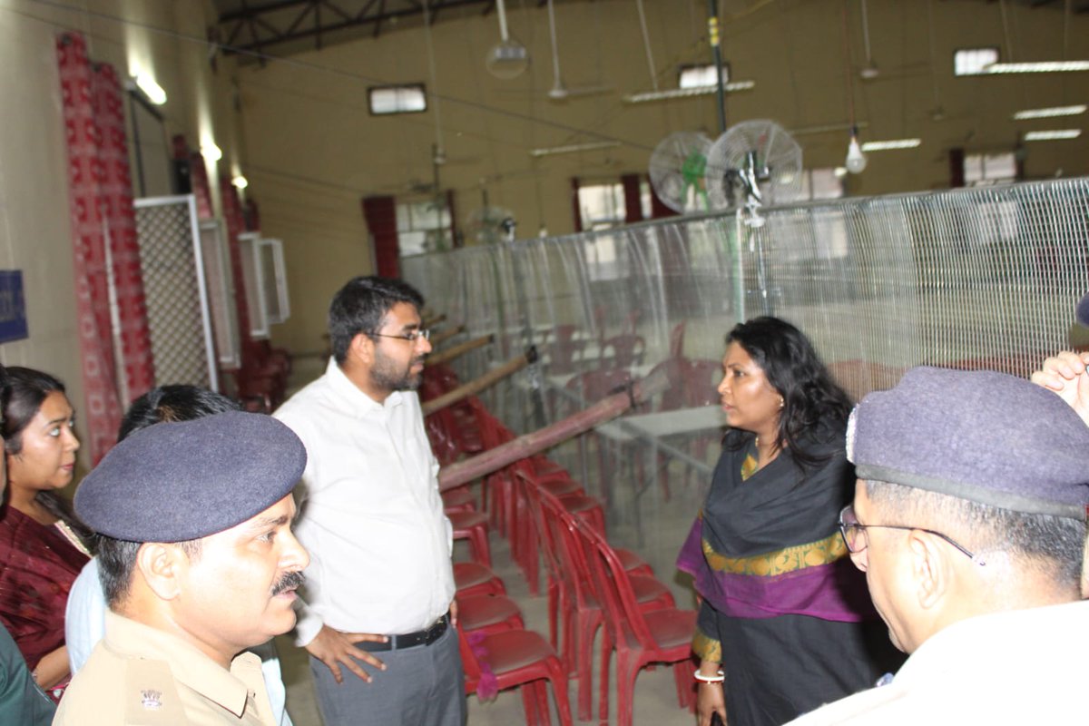 CommissionerMe3's tweet photo. आज सरदार वल्लभ भाई पटेल कृषि एवं प्रौद्योगिकी विश्वविद्यालय मेरठ में मतगणना हेतु की जा रही तैयारियों का स्थलीय निरीक्षण किया गया।@ceoup @ECISVEEP
#ChunavKaParv #DeshKaGarv #Elections2024 #RollToPoll #IVote4Sure #MainHoonNaa #Ek_Vote_Desh_K_Liye https://t.co/y7CY4Aq4tL