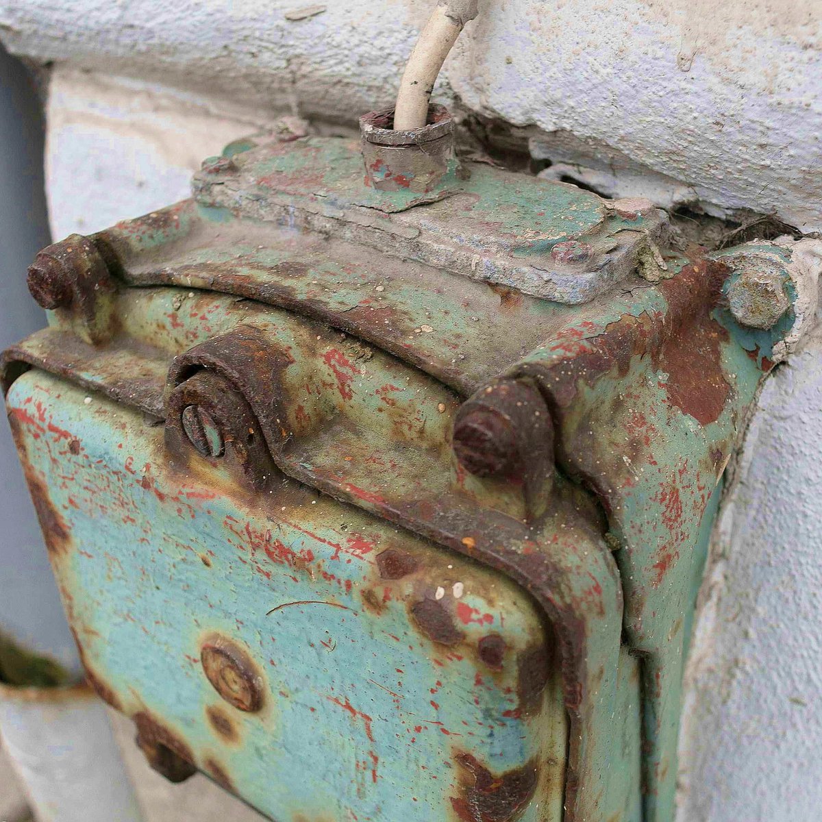 refs_sm's tweet photo. A weathered, antique object suitable for 3D modeling purposes.

#ref #reference #artreference #rust  #artist #texturereference #texturethings #oldbuildings #moss #3d #refs #blender #fyp #digitalartist #blender3d  #scifi  #3dart #details #rustything #detail https://t.co/qvx9P3VQgs