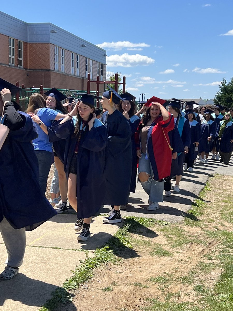LVBESPrincipal's tweet photo. One of my favorite traditions @LittleBennettES is when seniors come back for a clap out at their ES. Such a special event! https://t.co/4HuPbAuCMi
