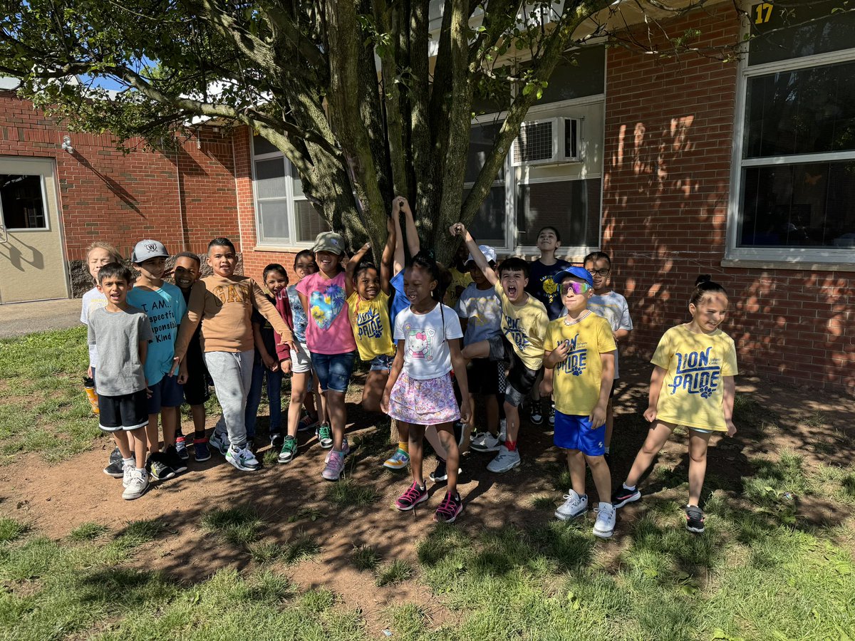 Thank you to our AMAZING <a href="/School25PTO/">School 25 PTO</a> and all the hard working volunteers for making this a fantastic fun-filled #FieldDay2024 Our class had a blast! <a href="/25Lafayette/">Lafayette Estates School #25</a> #lionpride 🦁😃