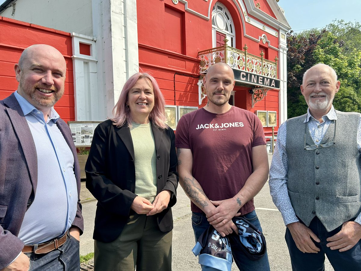LSRPlaid's tweet photo. Discussing local issues with residents and businesses in #Tywyn with Cllr John Pughe and @mabonapgwynfor. Grateful for the support. Concerns raised about future of local rail services - an issue @Plaid_Cymru is actively campaigning on.
#LSRPlaid #GeneralElection2024
💛💚🏴 https://t.co/qlVzp1e7jS