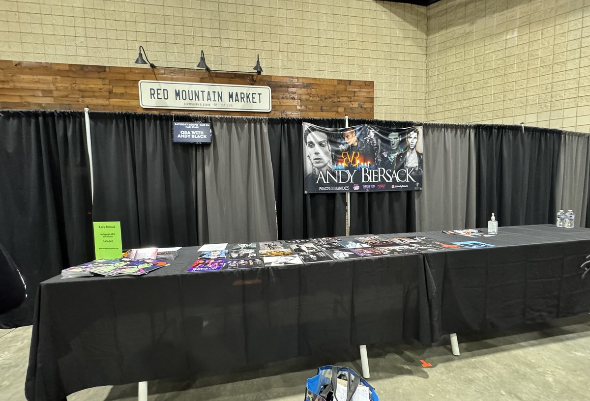 IssaKosova's tweet photo. At  @andyblack  booth at Birmingham, Alabama Comicon so excited to see my hero again!’🦇🦇❤️❤️with all my support and love always https://t.co/TYz80J6ge9