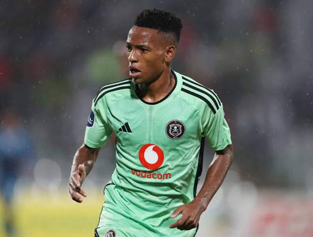 No Orlando Pirates fan is going to pass this post without liking this tweet 🥳😭🔥❤️💃🏾 🏴‍☠️.

Mofokeng and Maswanganyi appreciation post 🔥🔥🔥😭😭😭