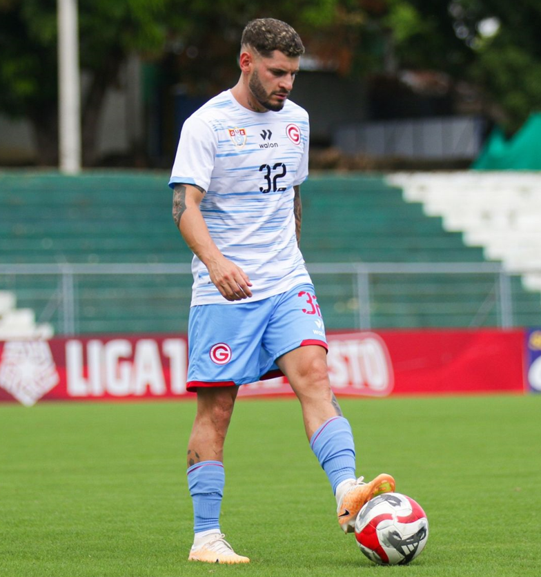 En esta oportunidad elegimos hablar de un jugador con una historia un poco diferente pero que nos parece interesante para presentar, ya que no es conocido para el público general. Este no es otro que Pablo Erustes, delantero de 30 años que llegó en enero a Deportivo Garcilaso.