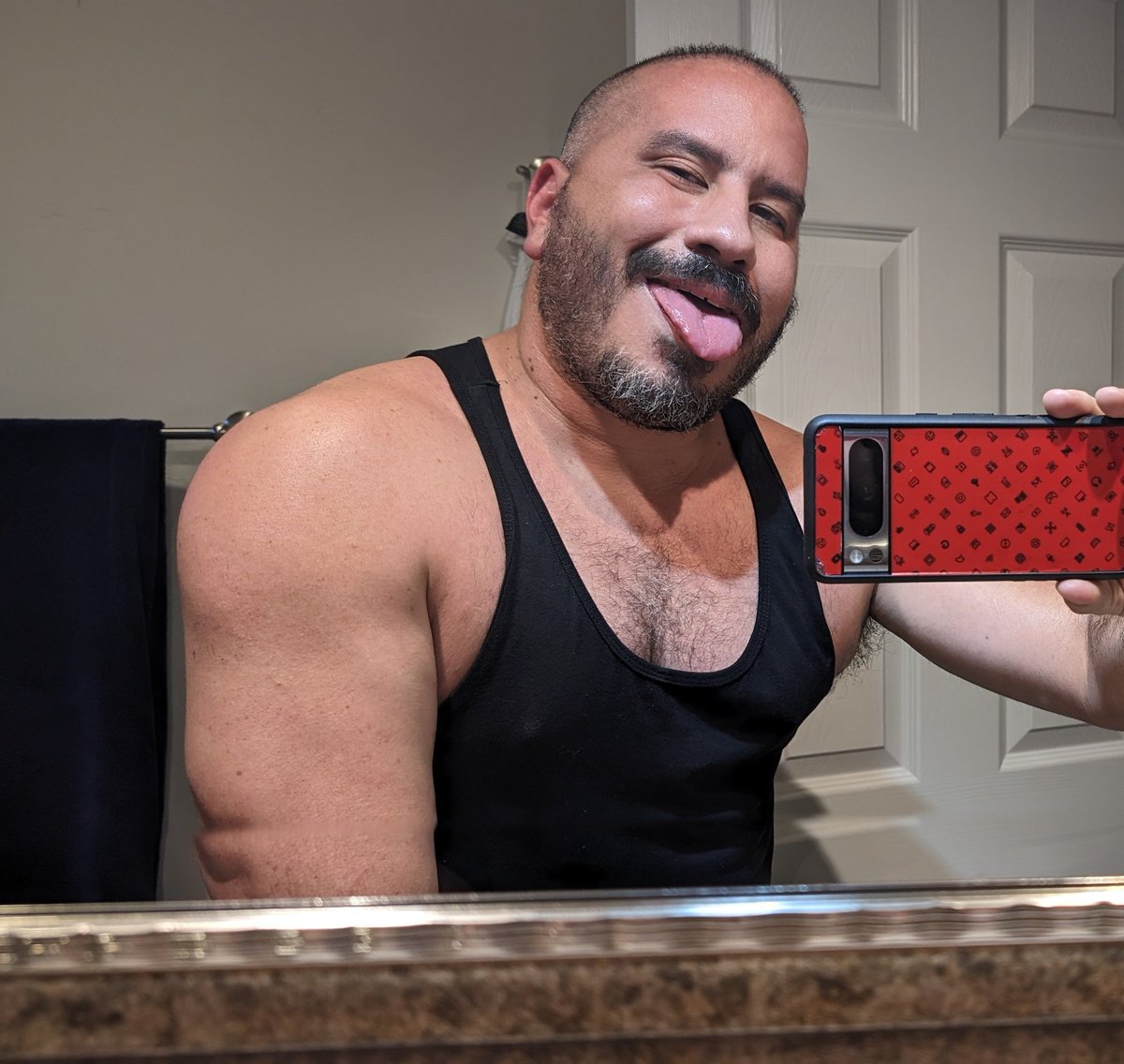 Arf! Arf!  🐶
#cuddlepup #pupson #son4dad #musclepup #musclecub #hairymuscle #gaygym #musclebear #muscleson #son4dad