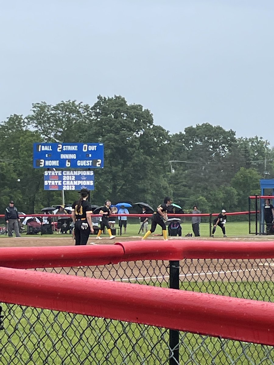 RicoBrode's tweet photo. Into the 6th with the Tigers taking a one run lead! Leilani Mendez comes into pitch after Kylie Jones-Plasencia had a stellar 5 innings and goes to first! 🥎 🐯 #IHSASectionals #TigerPride #TigerAtheltics# https://t.co/ZD4wuQmANn