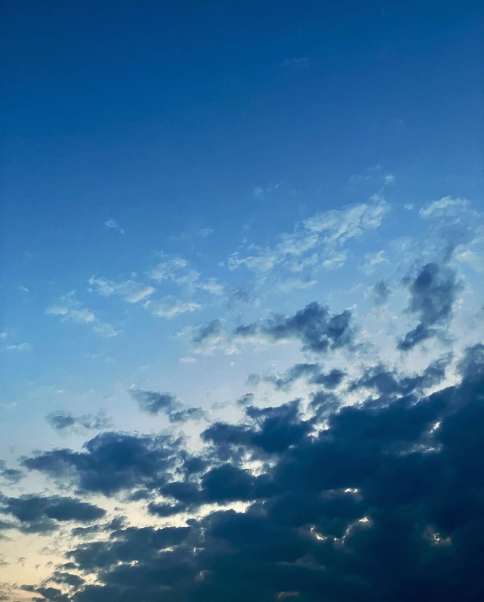 ataiga_0908's tweet photo. Hey sensitive souls, let's soak in the beauty of a stunning sunset together! 🌅✨ 

Embrace the magic of dusk and recharge your soul! 😌💖

#sunsetmagic #hsp #hss #sensitivesoul #naturebeauty #twilightbliss #chillvibes #magicalsunset #innerpeace #timetorelax #sunset https://t.co/5t8z9AO2Ep