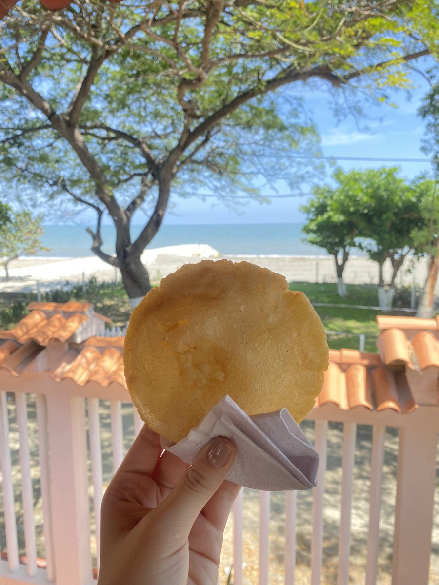 Paraíso🩵🌴 Mención especial a <a href="/KembellCSaad/">Kembell S Campo Saad</a> por la arepita de huevo que quedó 🤌🏼