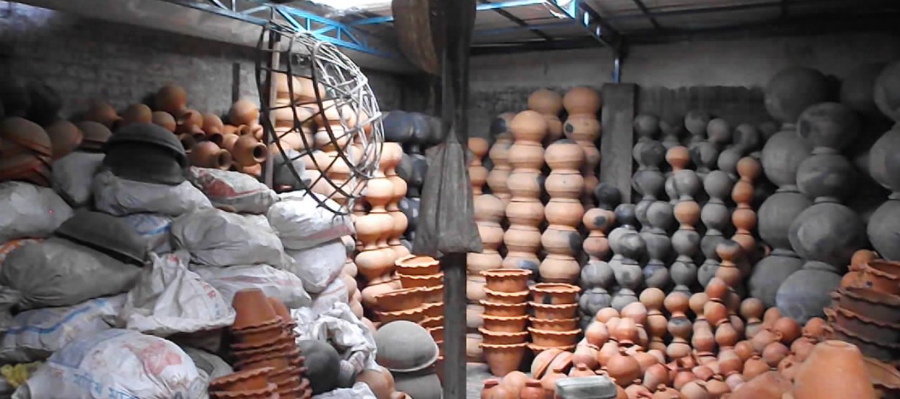 ঐতিহ্যবাহী মৃৎশিল্প এ যুগের সঙ্গে তাল মেলাতে পারেনি