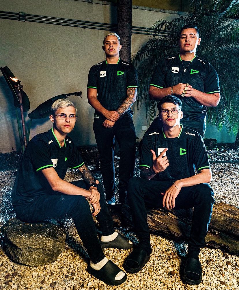QGGabePeixe's tweet photo. Hoje é dia de CBLOL e FFWS
 Ambos às 13h. 
No CBLOL, acontecerá a estreia do 2° split contra a Pain. 
No Free Fire, a classificatória do FFWS.

vocês já sabem por onde acompanhar né? 
https://t.co/M9IALkX5v4 https://t.co/kK93uWblYH