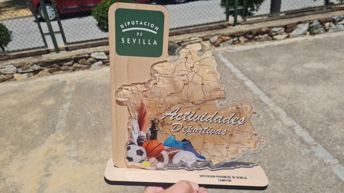 10CarlosAlvarez's tweet photo. Campeones del Torneo Diputación de Sevilla que se ha organizado en Cazalla de la Sierra.
Victoria ante Cazalla y Guillena para poner fin a una temporada muy exigente.
#GoSplit 🏀🔥 https://t.co/hlp4s18xaI