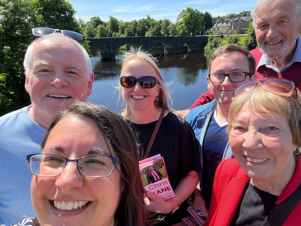 LabourStirling's tweet photo. It was a proper Stirling and Strathallan campaign launch 🚀 today at Stirling Bridge ✅ with ☀️😎 great views of the Wallace Monument 🙌  Stirling Castle 🙌 bagpipes 🏴󠁧󠁢󠁳󠁣󠁴󠁿 then out campaigning in Raploch, Cornton &amp; Torbrex!

In 3️⃣3️⃣ days vote Labour 🔴 for change!

#ThisTimeLabour🚩 https://t.co/OVDFyuBUWy