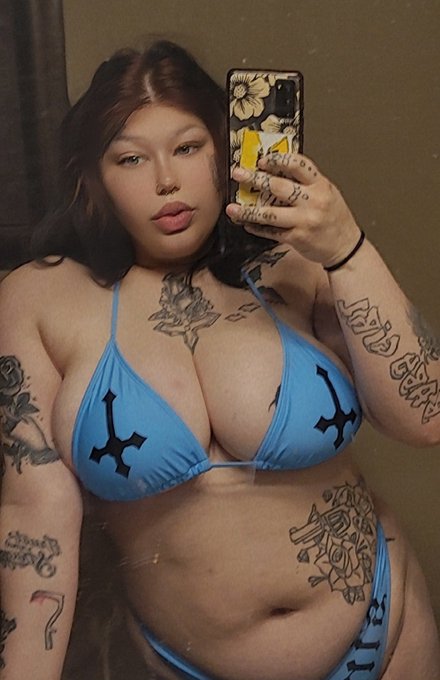 New bikini for this summer 💙 https://t.co/D0Edi5SWWW