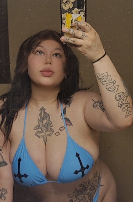 New bikini for this summer 💙 https://t.co/D0Edi5SWWW