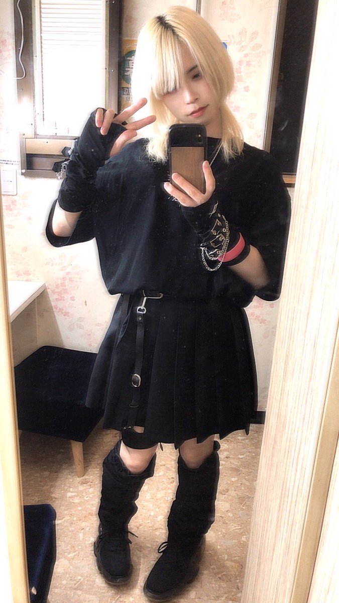 aka16sango's tweet photo. きょうのわたし
メイクルームで撮ると盛れて良いですね https://t.co/tl2K0iWRcE