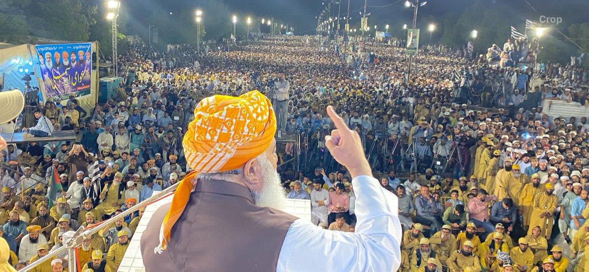 بنانا ہے ہمیں اب اپنے ہاتھوں اپنی قسمت کو 
ہمیں اپنے وطن کا آپ بیڑا پار کرنا ہے 
#مظفرگڑھ_عوامی_اسمبلی