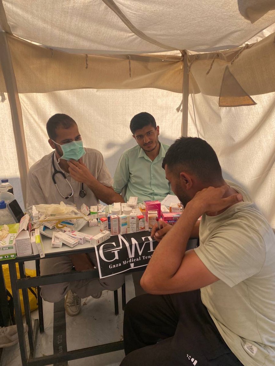 GazaMedicalTent's tweet photo. #DOCTORSFORGAZA
Despite all challenges facing us on the ground and the intentional targeting of medical and humanitarian workers in Gaza we continue to provide medical care for our patients in Gaza. https://t.co/K18EjfvbpM