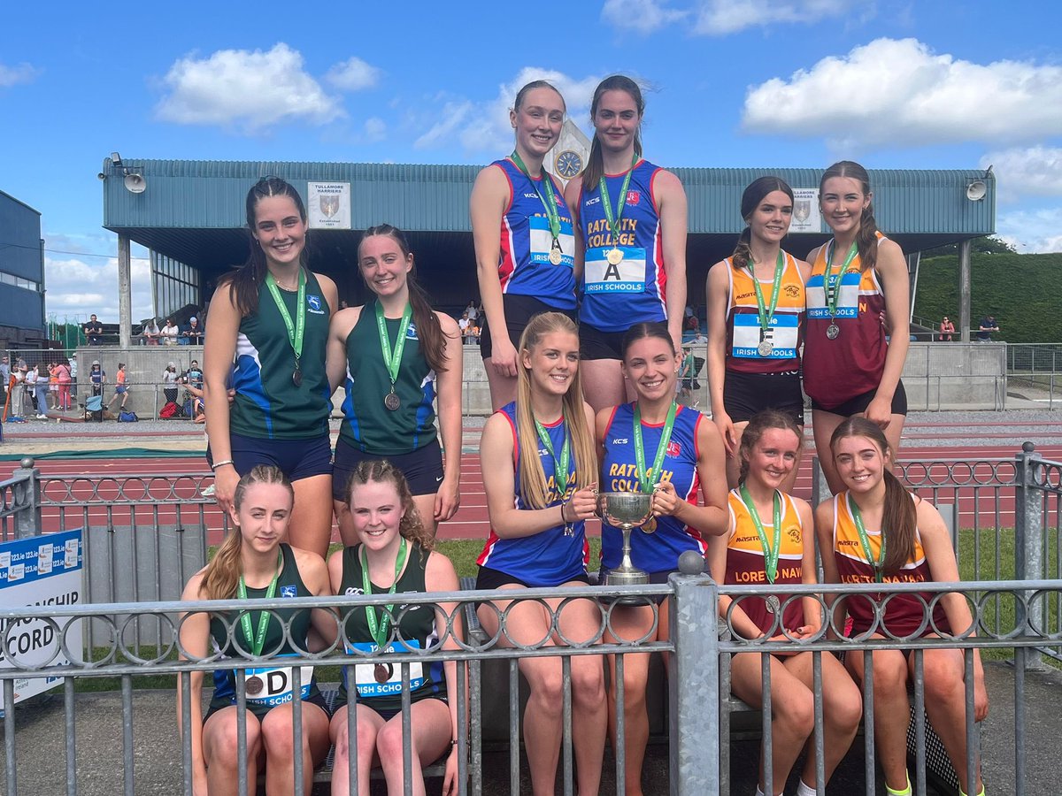 Irish Schools Track &amp; Field Championships 🟢⚪️

SG 4 x 100m

It’s a BRONZE 🥉 for our girls with a brilliant race! 

🔵⚪️🟢