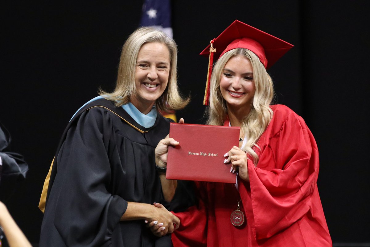 pascoschools's tweet image. Hudson High School Class of 2024!