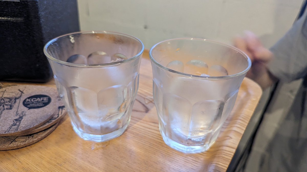 tunao011's tweet image. 丸い氷中野(ブロードウェイ)本店K-CAFEより丸い氷でした
驚くほどに丸い氷で全員「わあっ」となりましたよ
渡辺浩弐スペシャルカクテルがンまかった
#KCAFE