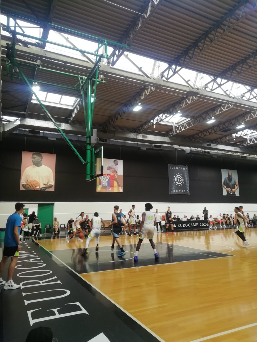 🇺🇸 USA SELECT vs NEXT GEN

👀 🇷🇴Denis Badalau (#92, '06, @OlimpiaMI1936) 
👀 🇩🇪 Jack Kayil (#82, '06, @KKMegaBasket) 
👀 🇺🇸Jason Sanon (#43, '05, @thebabc)
👀 🇺🇸Latrell Allmond (#49, '06, @TeamLoadedVA)

@adidasHoops x #adidasEurocamp