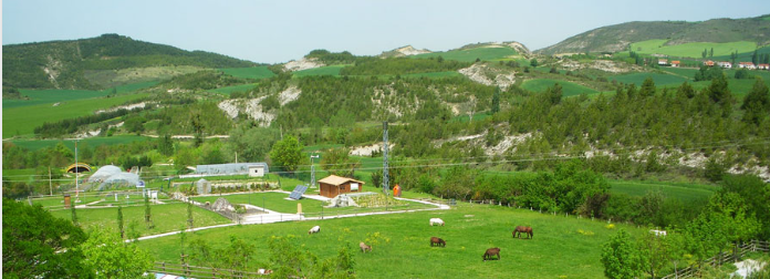 TALLER DE CONVIVENCIA: CAMPAMENTO VERANO 24. Para que nuestros chicos y chicas de ADHI disfruten de unos días de ocio bien merecidos, después del esfuerzo que han hecho  a lo largo del curso, hemos organizado un campamento en la GRANJA ESCUELA HARITZ BERRI.  FECHAS: 1-5 de julio.