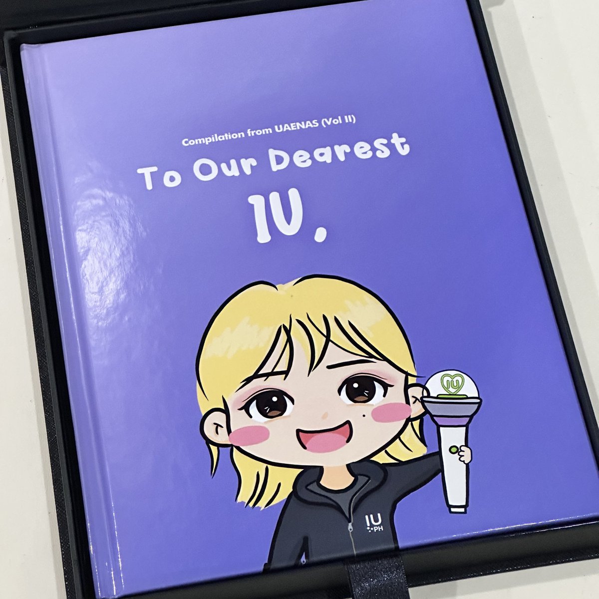 iuphils's tweet photo. [FANPROJECTS]

We hope everyone had a good day with @_IUofficial. Here are the official photos of our fan gifts to our queen! ☺️

#HEREH_WORLD_TOUR_IN_MANILA https://t.co/2YQAHeiP4o