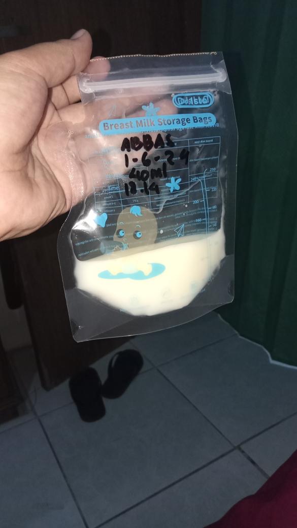 FifiMbak's tweet photo. Betapa berharganya ASI. Ada cinta dan kasih sayang di setiap tetesnya. Yang diperjuangkan dengan segenap jiwa dan raga. https://t.co/RC07Kdxoo2