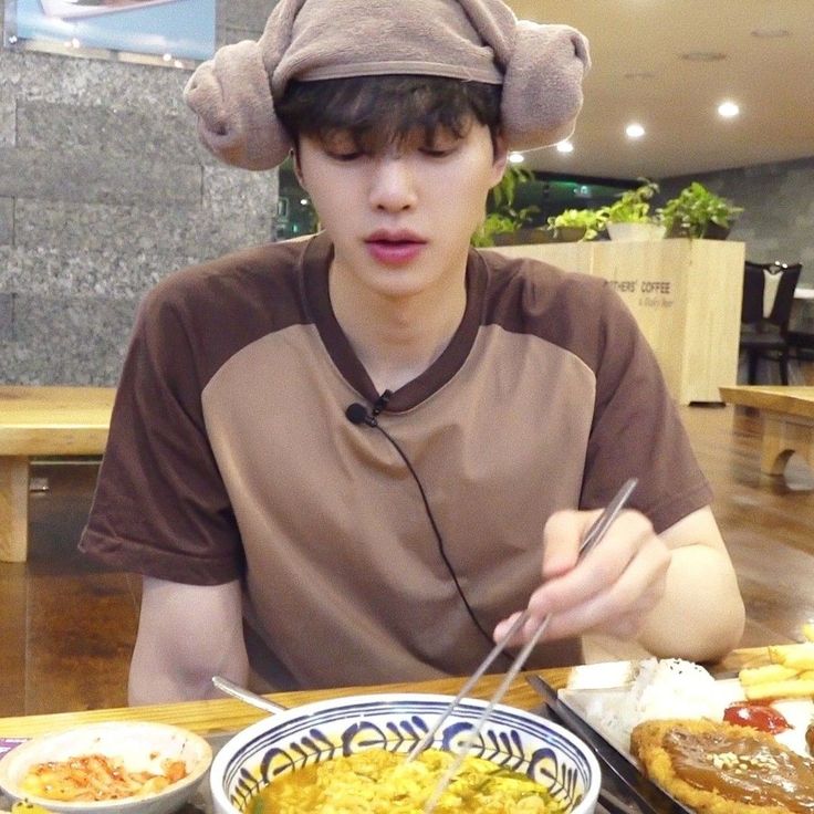 Spill kegiatan malam minggu kalian, kang duluan :

🦎