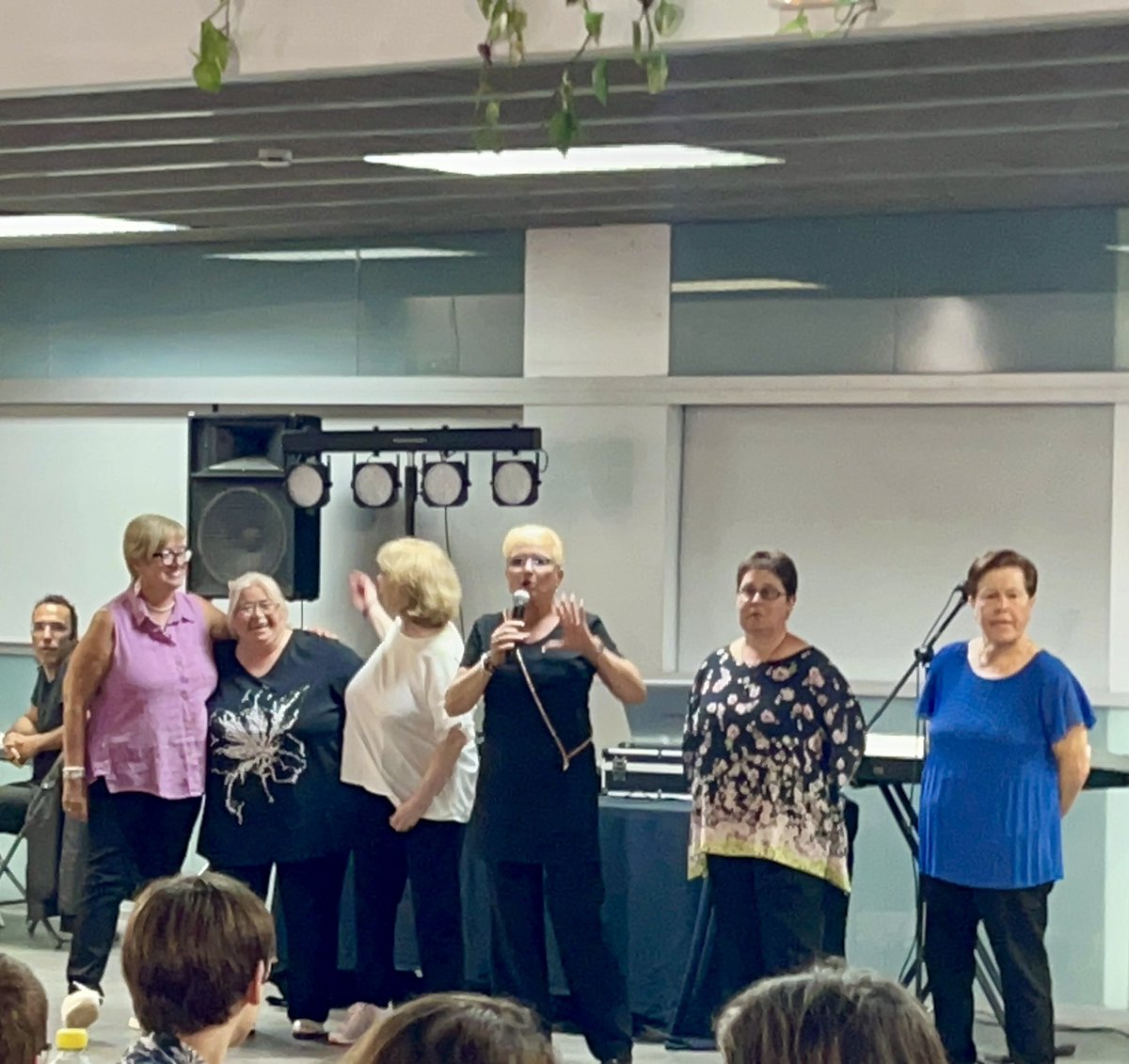 IMarcuello's tweet photo. Fantàstica velada de cierre de la semana cultural en #barrilamina 
Muchas gracias a todos por vuestra a acogida.  Y ya con miras a la pròxima edición. Felicidades a todos los que la haceis posible. 
#adelantesiempre https://t.co/0gbHkLBTFQ