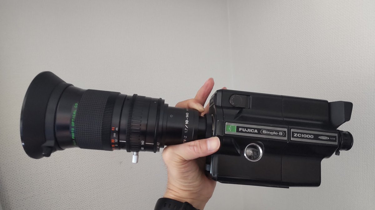 muddy_orihara's tweet photo. かなりのレア物。FUJINON TV・Z 1.7/10-140 H14x10A-1を #ZC1000 につけてみる。#Handycam 2006iの別売りレンズだったのよね。なんと14倍ズーム。最望遠端では手持ち撮影は困難。キヤノン J6X11よりはすこし柔らかい描写かな…撮ってみよう。#FUJINON #Cmount #single8 #8mm #シングル8 #8ミリカメラ https://t.co/xn1YHZ2Vur