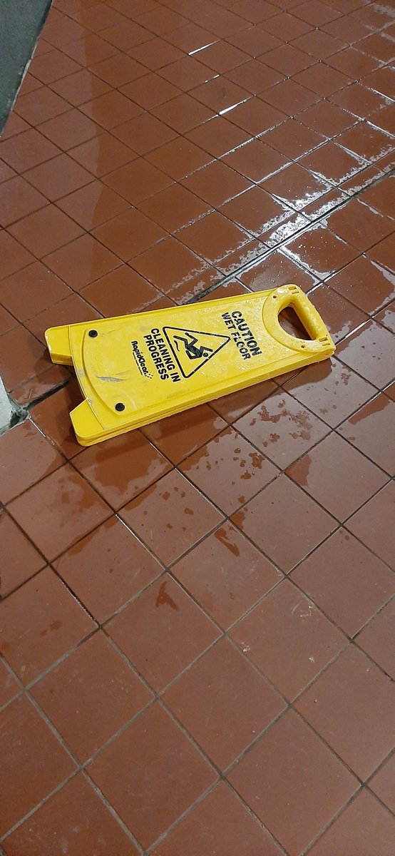 TheWild_Shrew's tweet photo. Ironic...
#rain #cleaning #ironic #caution https://t.co/PLISznzIPf