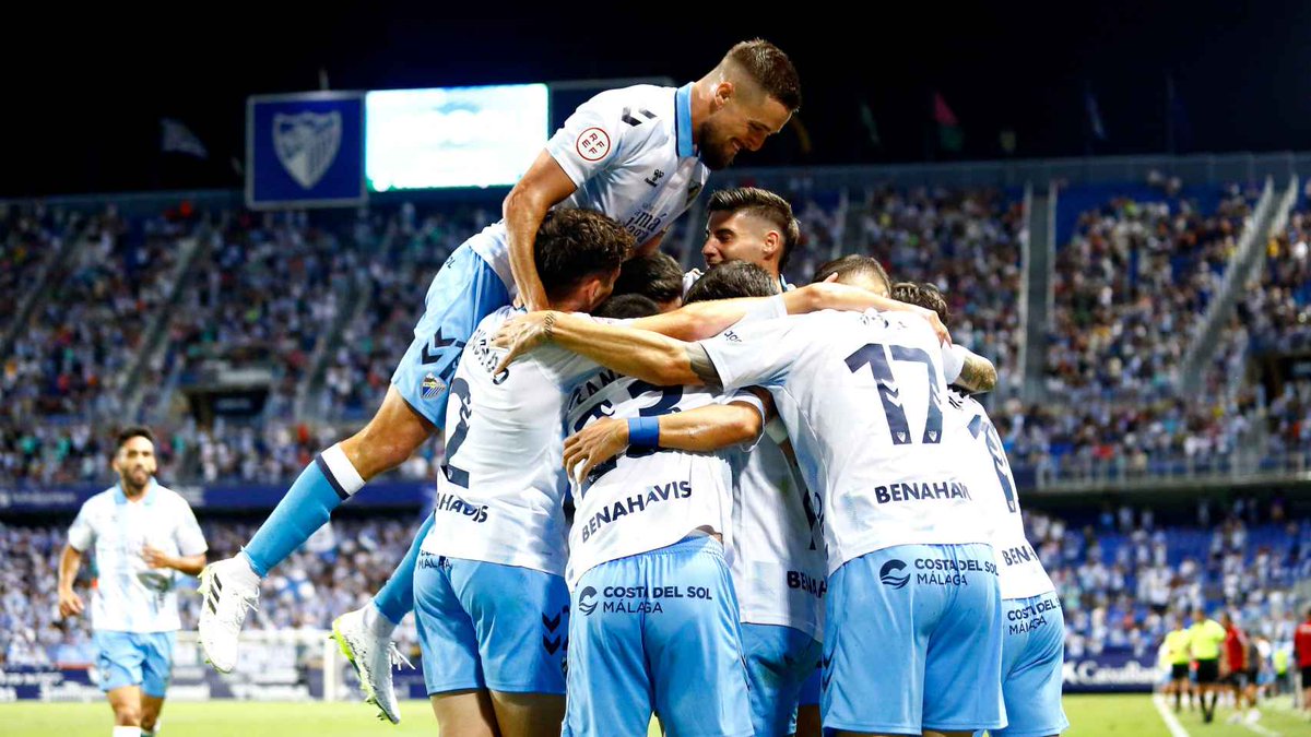 Antonioo1995's tweet photo. No, hay otra España. Una que no es de ninguno de esos equipos. Que somos del equipo de nuestra tierra esté donde esté. Que nos jugamos otras cosas, mucho más importantes para nosotros. 
Suerte abrazando a la TV viendo a tu equipo, del cual no serías si tuviese 0 títulos. https://t.co/lXa4uB4WrU