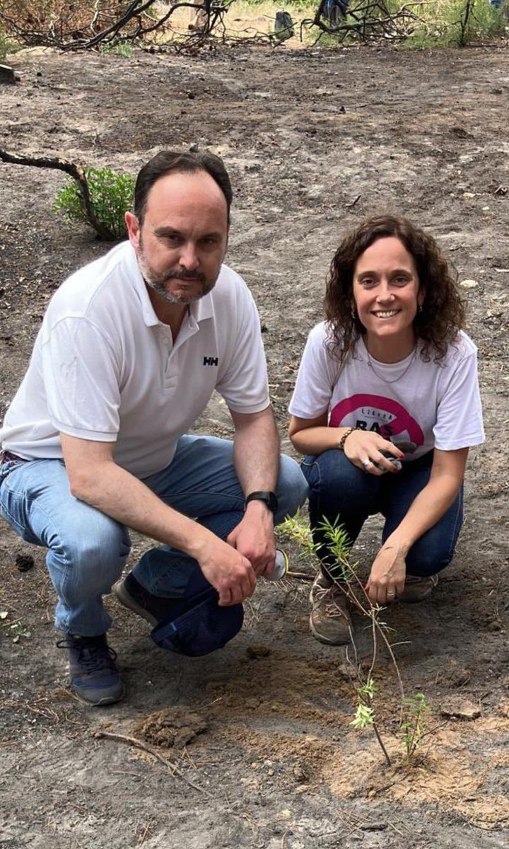 GVAMediAmbient's tweet photo. 🌿♻️La @Generalitat col·labora en el projecte ‘Libera’ per a la neteja de L’Albufera i aposta per la defensa d'una naturalesa sense residus

0️⃣🥫@JorgeBlanco75 destaca que “esta convocatòria tracta de reduir a zero els residus dels nostres entorns”

https://t.co/FKxdVwB514 https://t.co/gpNusZdCR2