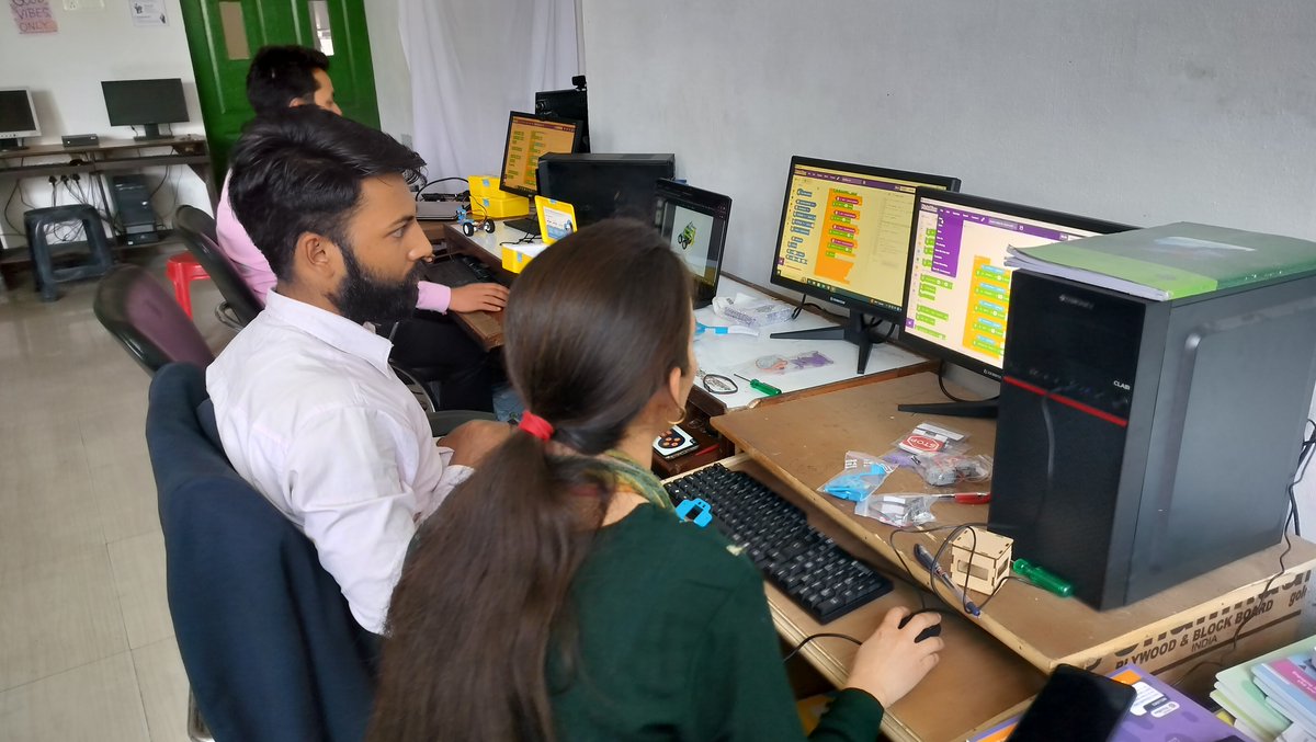 Empowering educators for a brighter tomorrow! 🚀We are thrilled to share the #glimpses from our recent #teacher training program at Guru Nanak Public School, #Dalhousie, Himachal Pradesh.

#teacherstraining #PictoBlox #theSTEMpedia #Quarky #NEP2020 #artificialintelligence #ai
