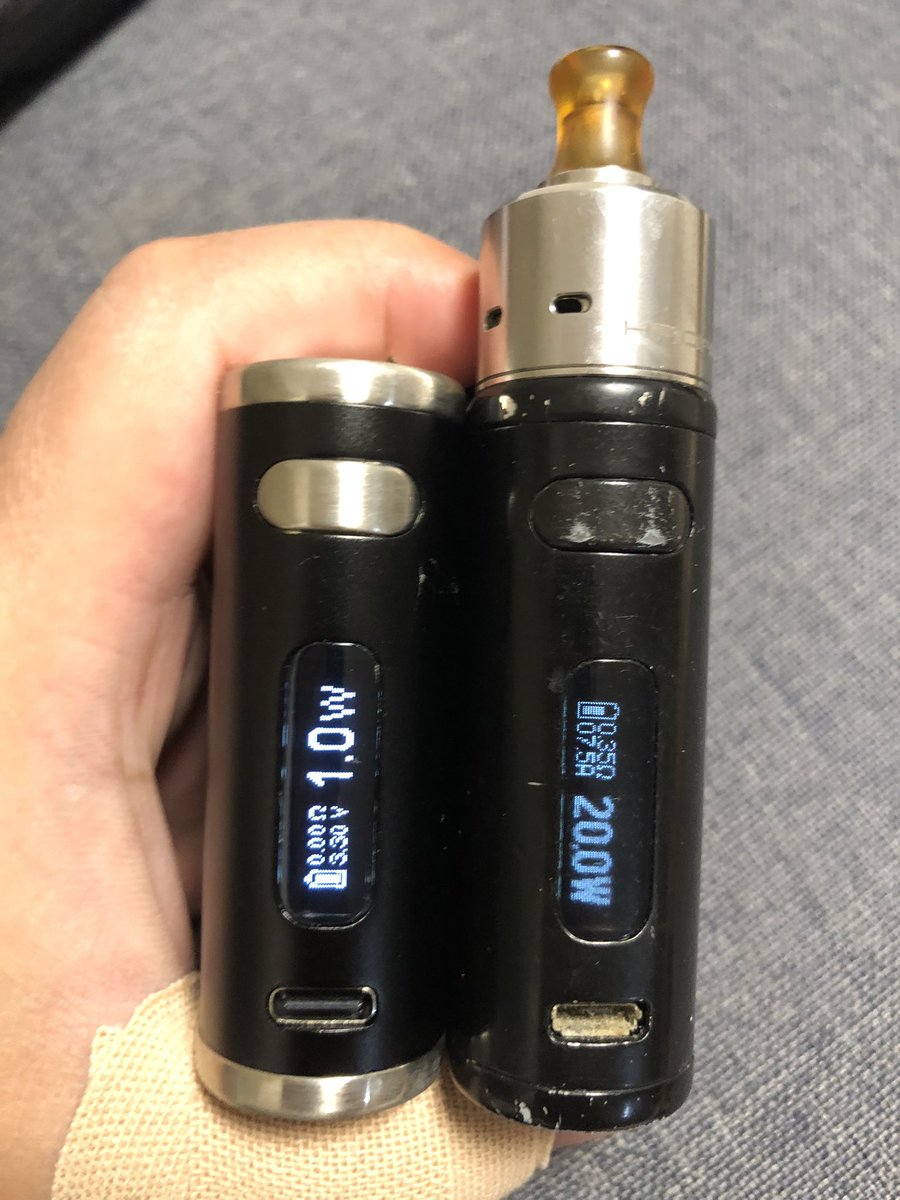 marobut's tweet photo. ピコ二台目。
ボタン微妙にデカくなってる。
#オフィスエッジ
#istickpico https://t.co/gvFt1nkO7T