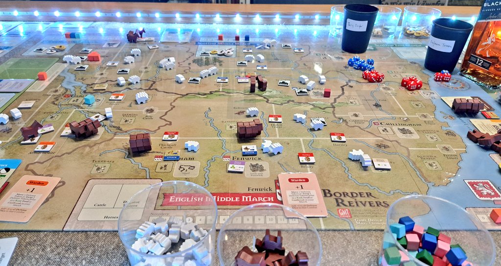 SanchoMateos's tweet photo. Cuántas oportunidades da la frontera entre Escocia e Inglaterra en pleno s XVI !!!... pero cuidado que no te pillen tomando prestado los recursos ajenos.. 🤣🤣🤣 #BorderReivers @gmtgames https://t.co/7i3y7ytLoM